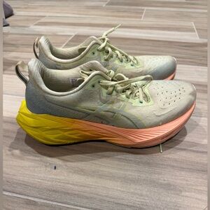 ASICS Women's Novablast 4  yellow / peach sneakers. Size 8